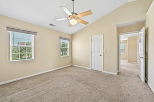 Nevis Ln-S3107-029.jpg