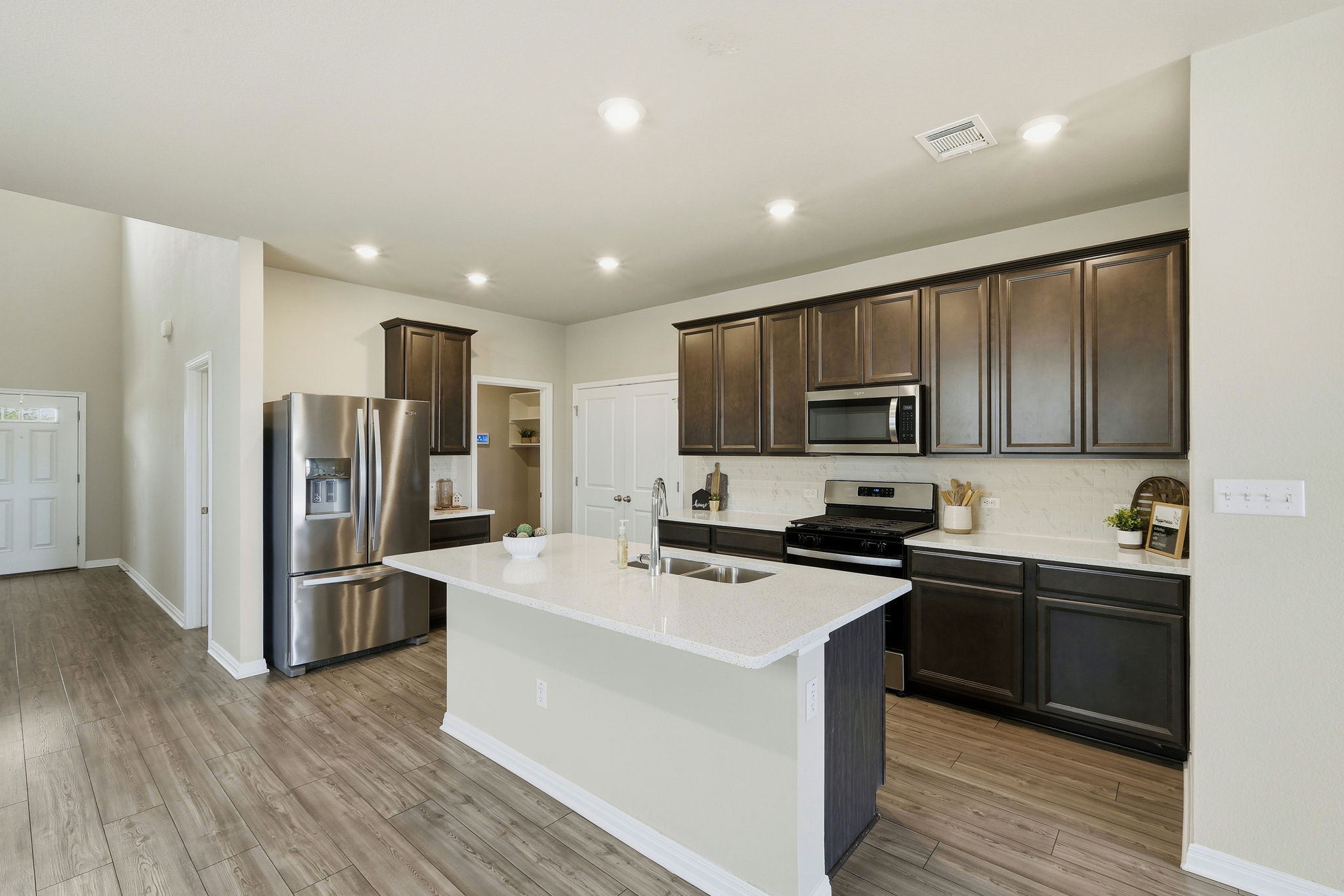 Kitchen/Breakfast Bar