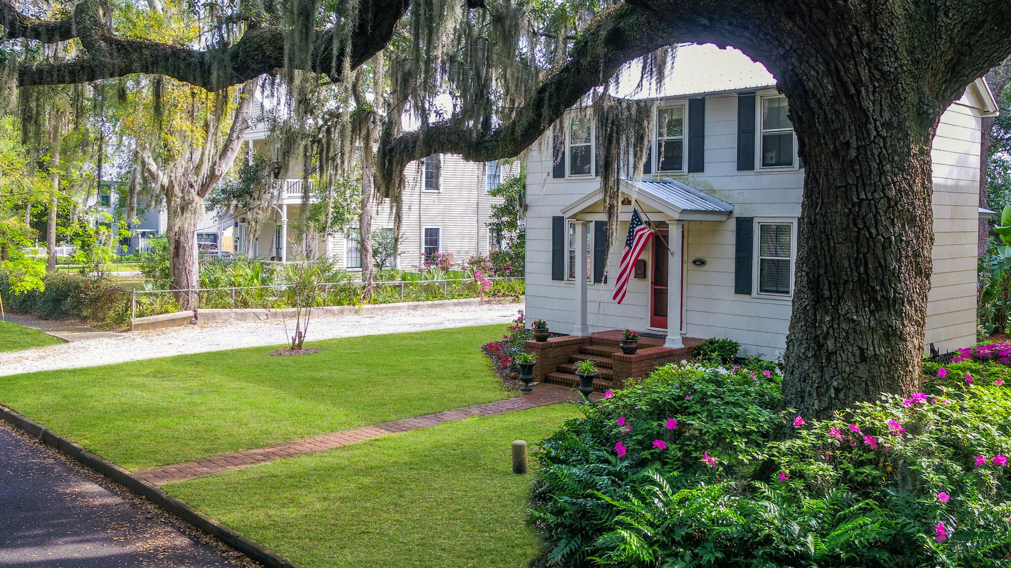 The property is graced by one of Fernandina's Heritage Trees, recognized for its age and historical significance