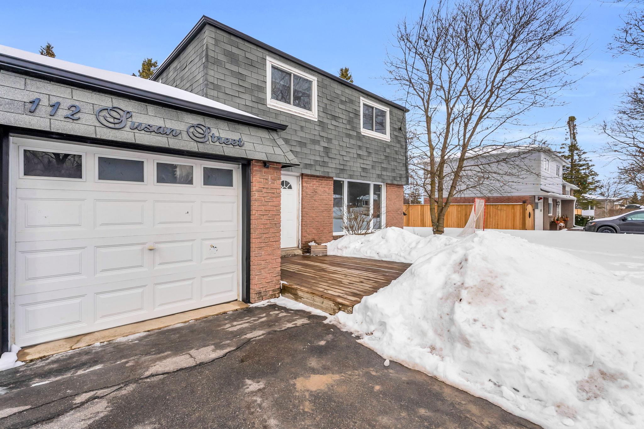 Front Porch/Entrance