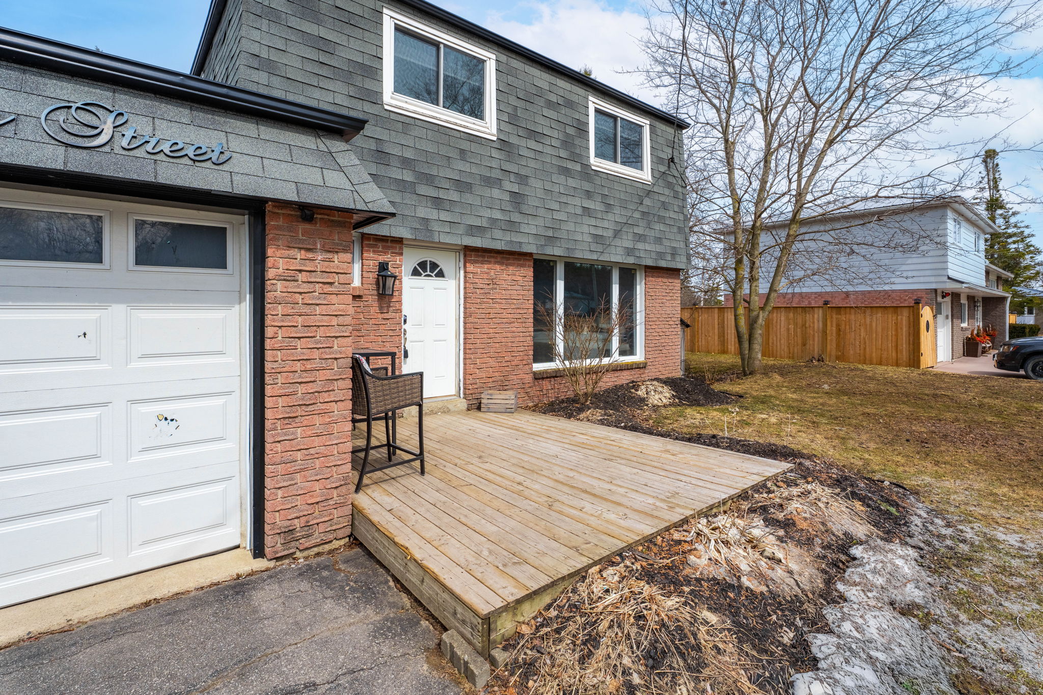 Front Porch/Entrance