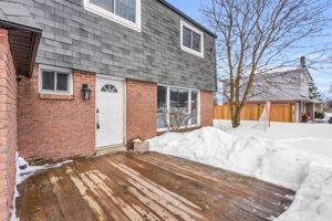 Front Porch/Entrance