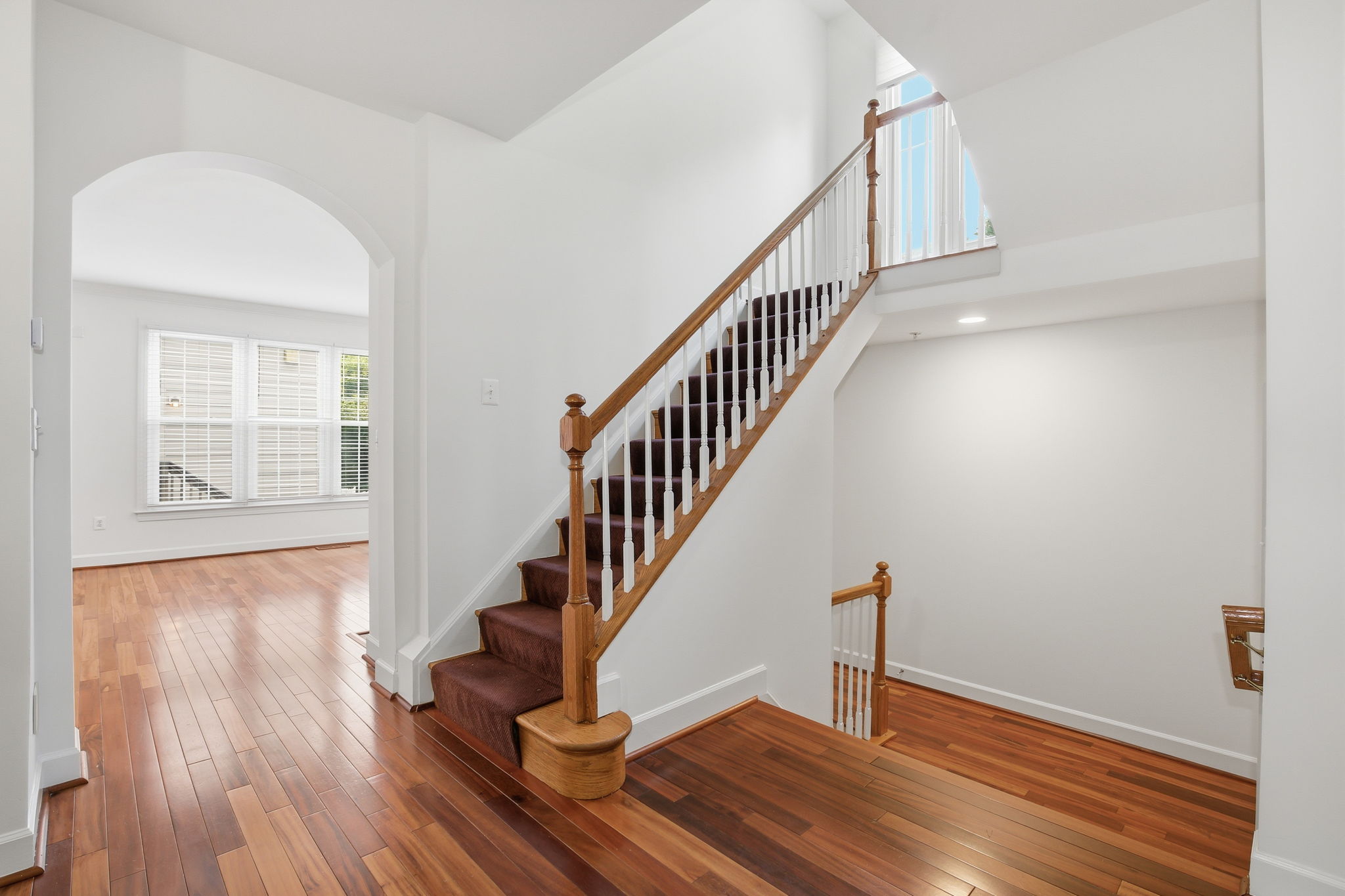1120 Crestfield Dr _010