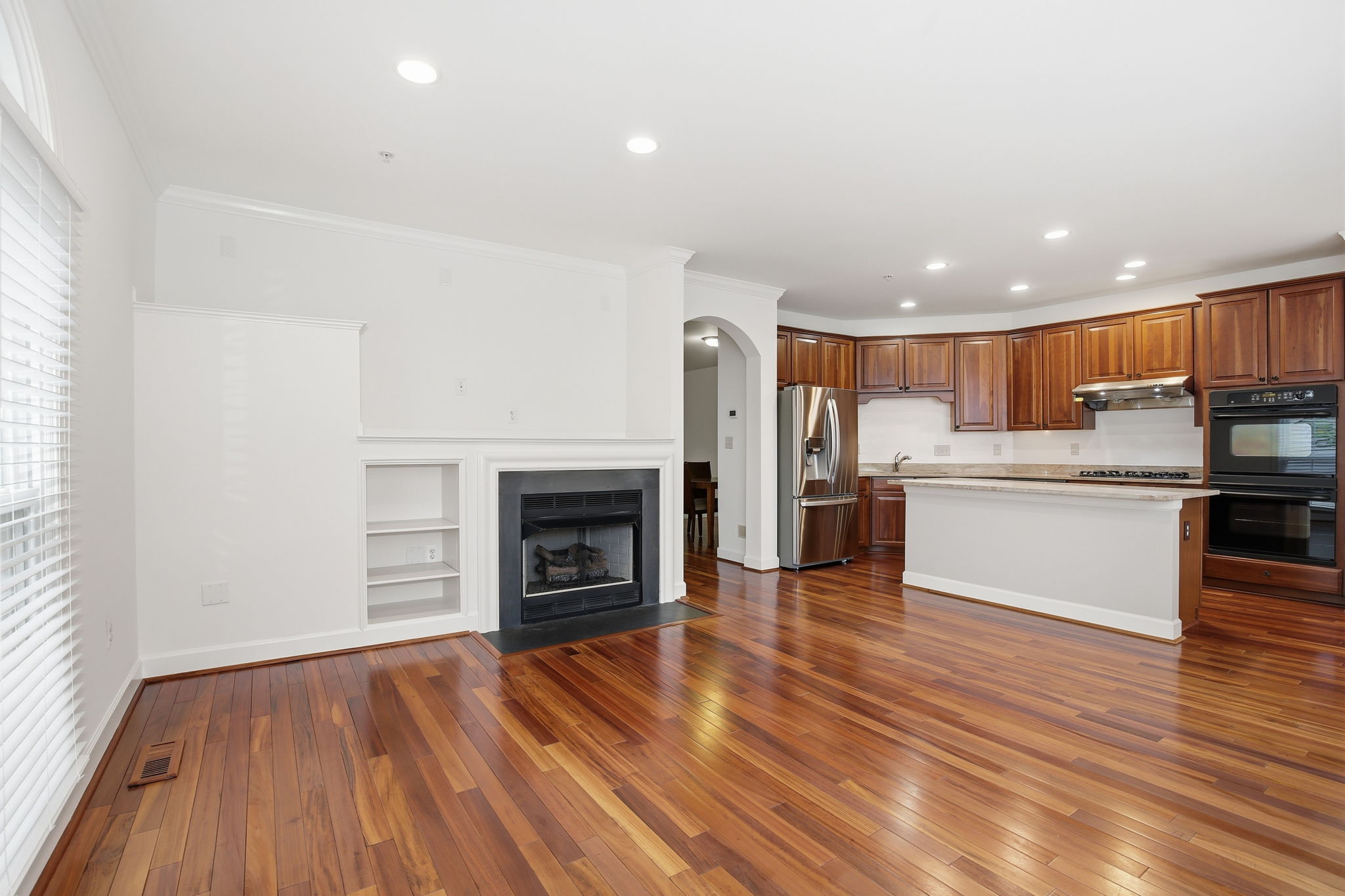 1120 Crestfield Dr _013