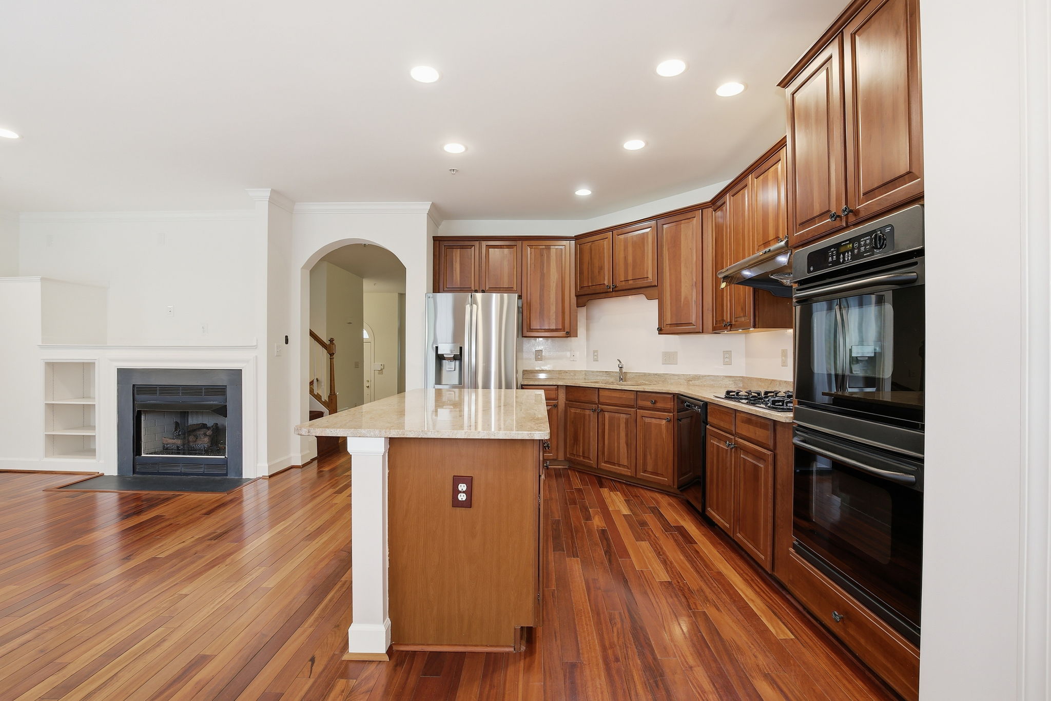 1120 Crestfield Dr _016