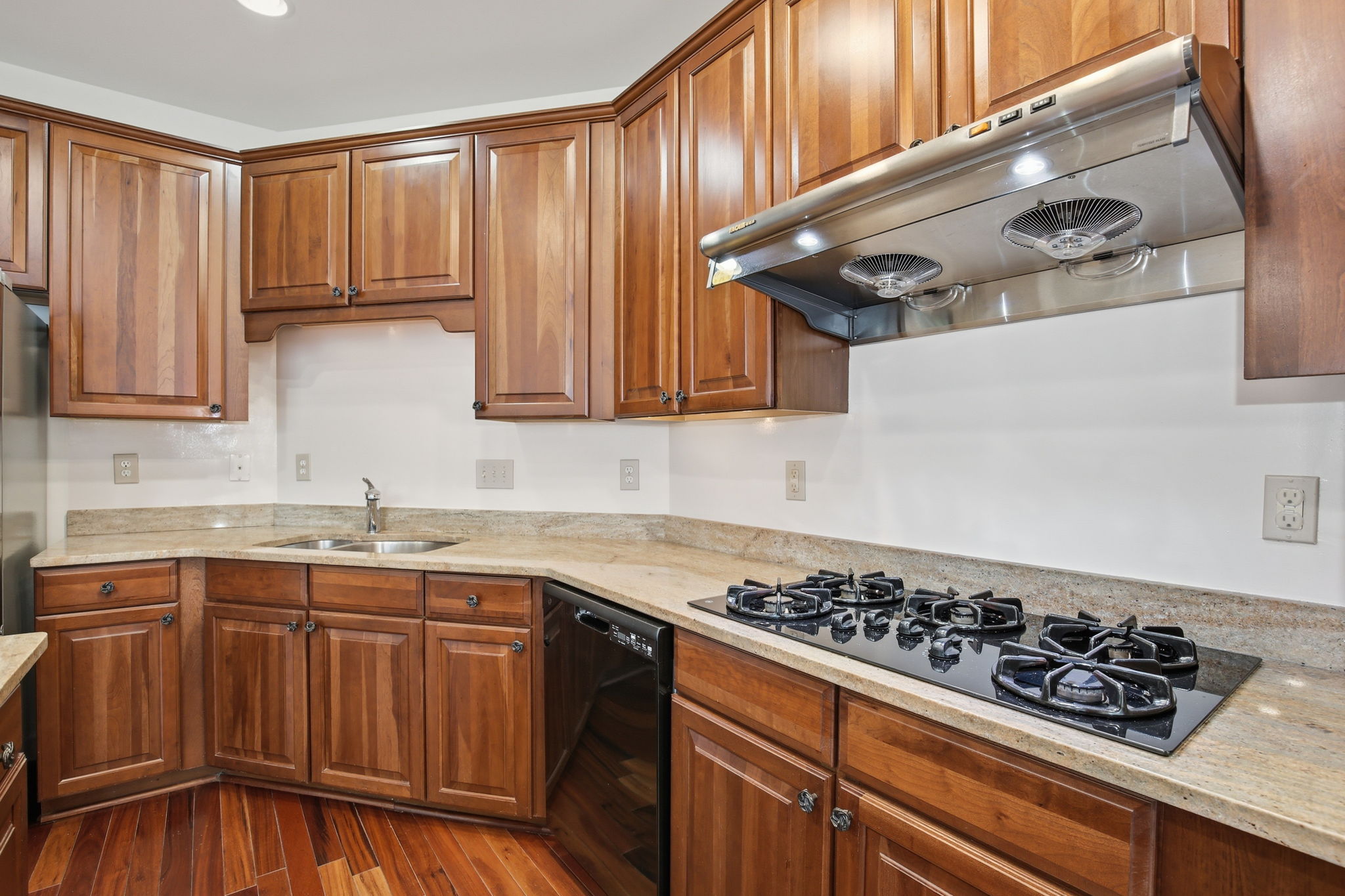 1120 Crestfield Dr _017