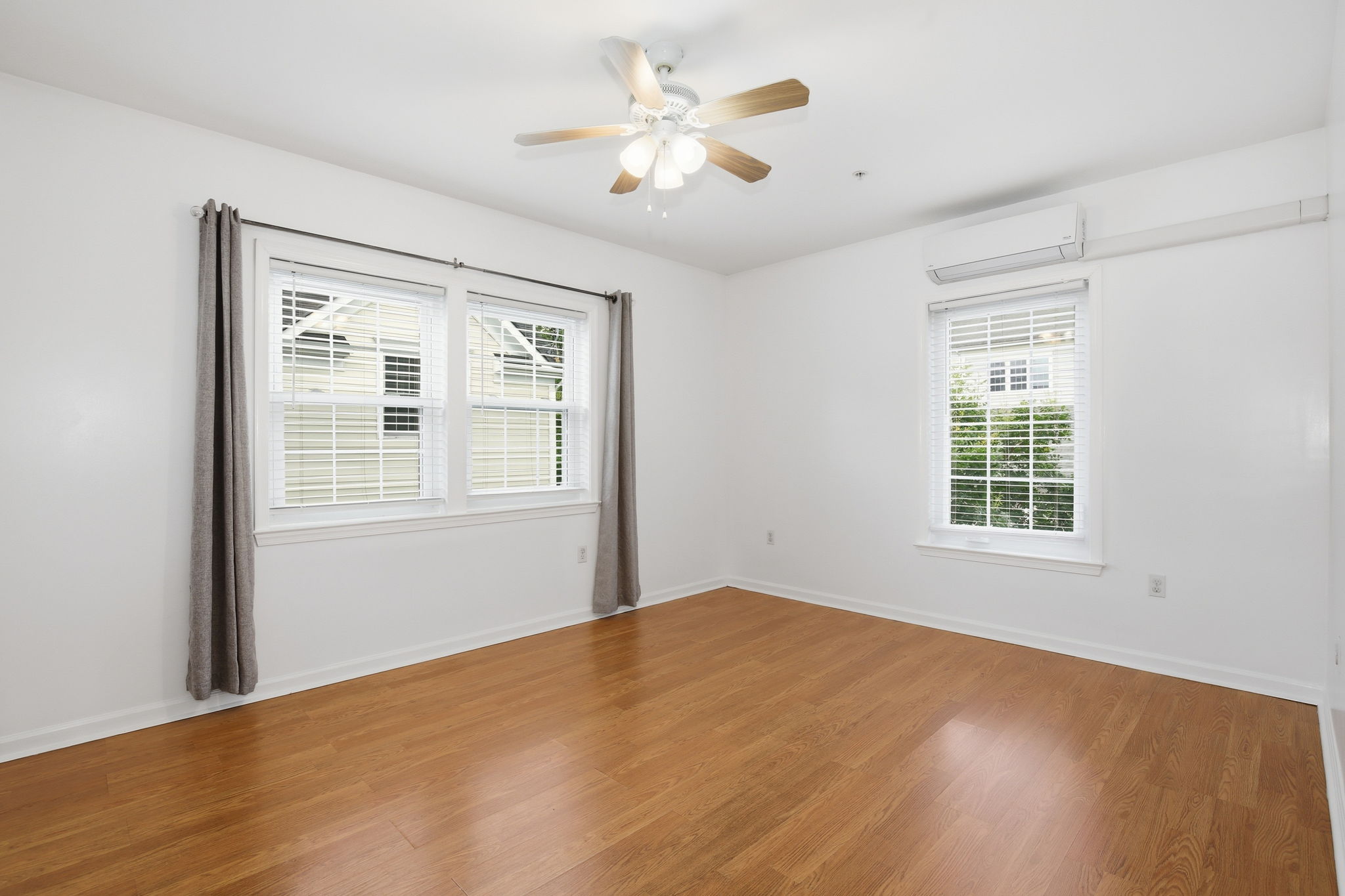 1120 Crestfield Dr _022