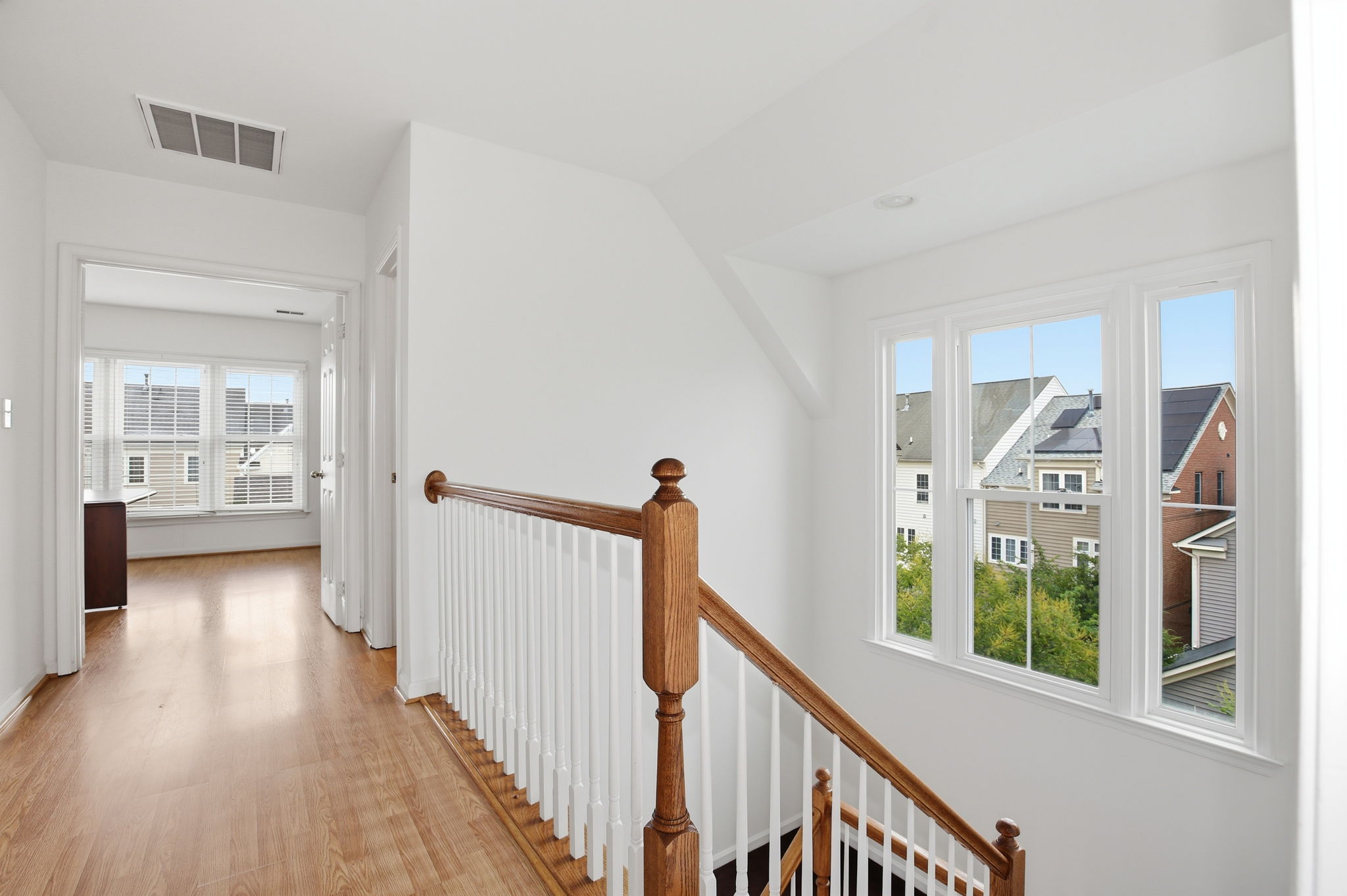 1120 Crestfield Dr _049