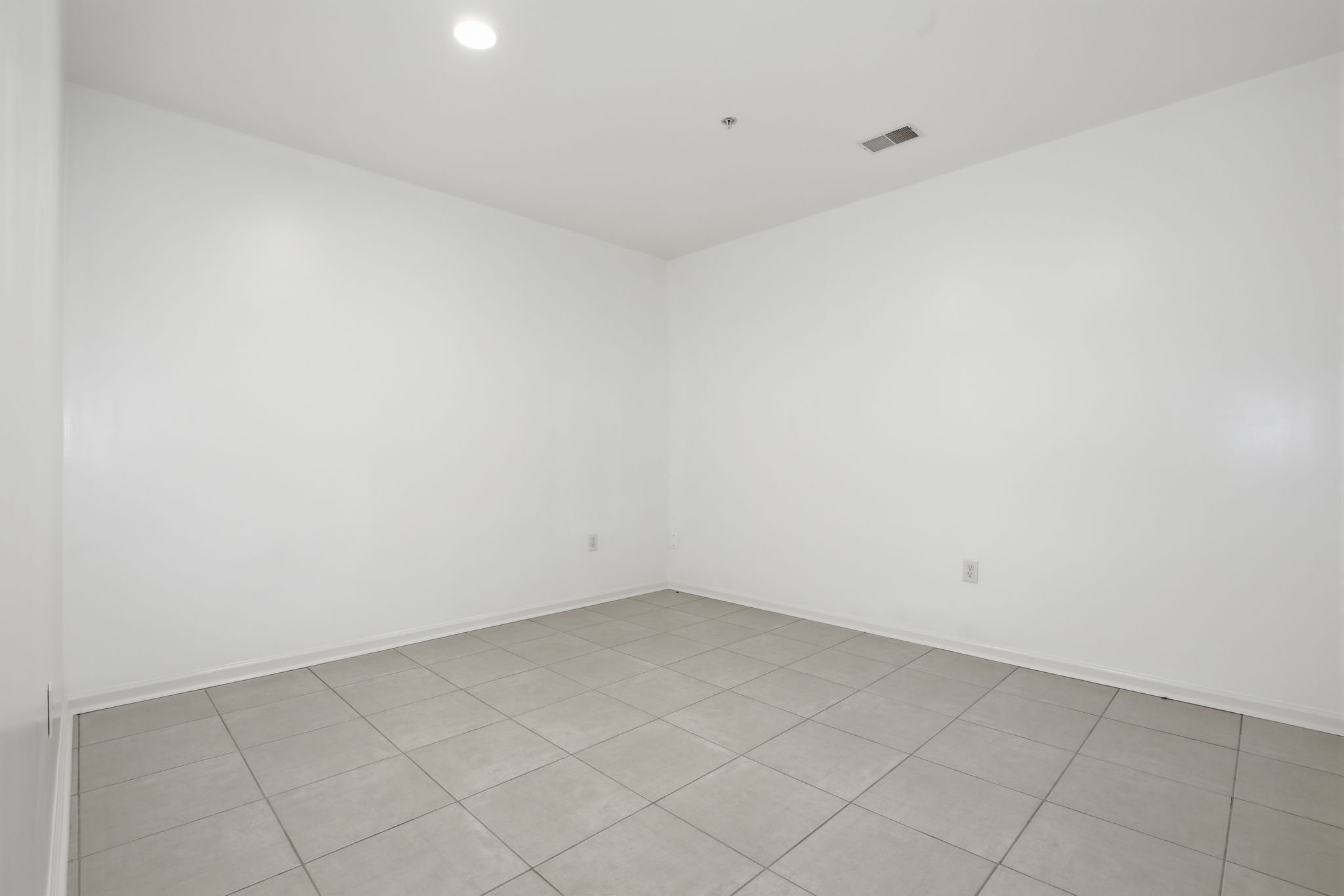 1120 Crestfield Dr _051