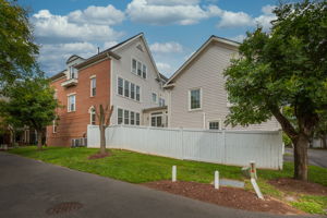 1120 Crestfield Dr _055