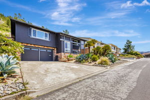 002_1120 Glacier Ave