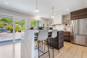011_1120 Glacier Ave