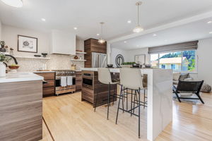 012_1120 Glacier Ave