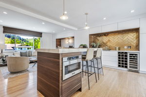 013_1120 Glacier Ave