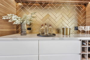 017_1120 Glacier Ave