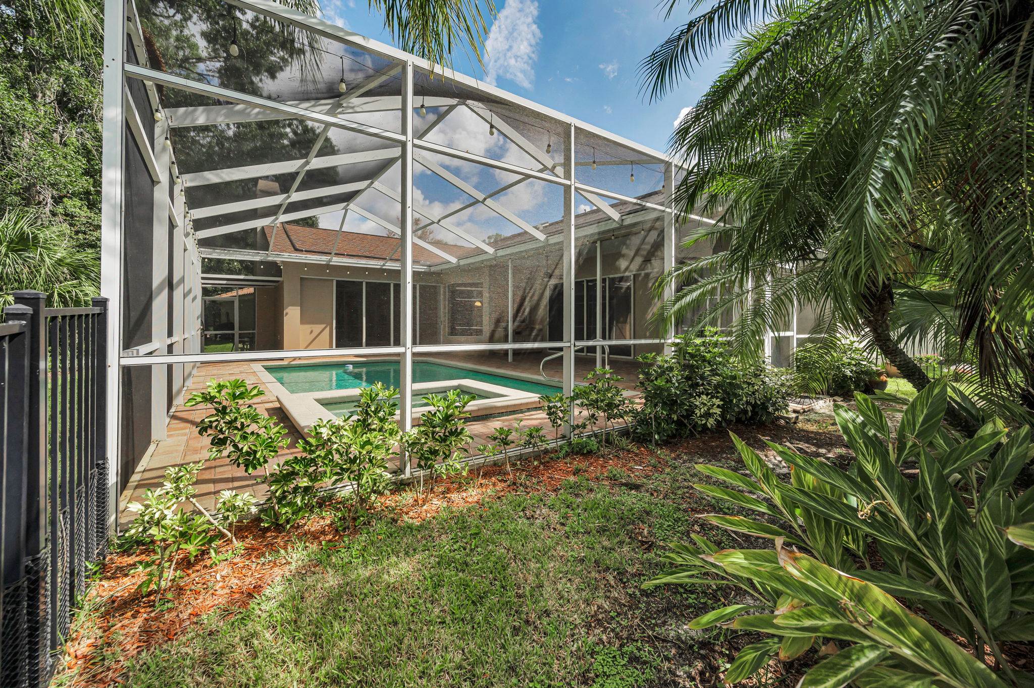 Fenced Yard1