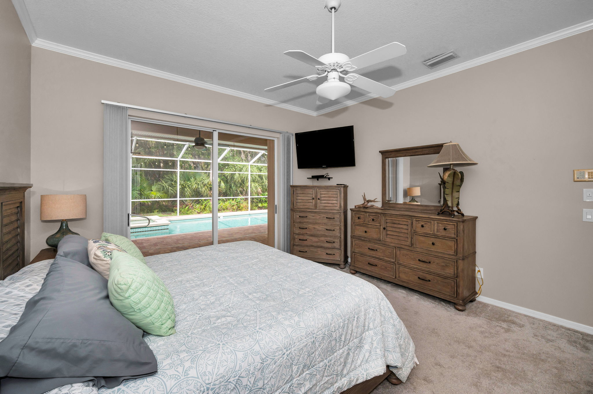Primary Bedroom1b