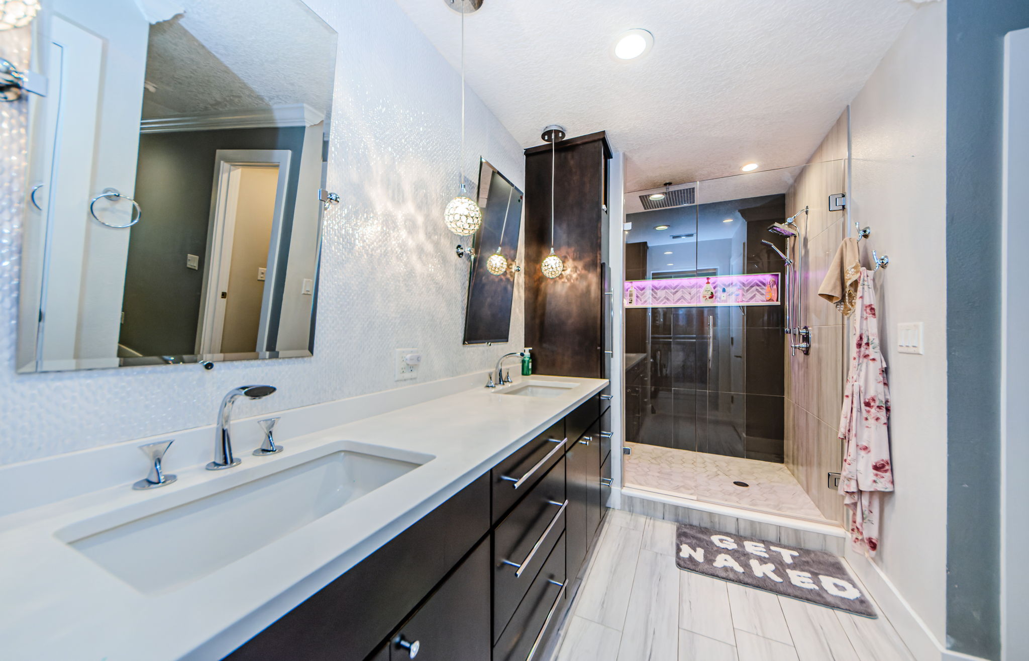 Master Bathroom 1b