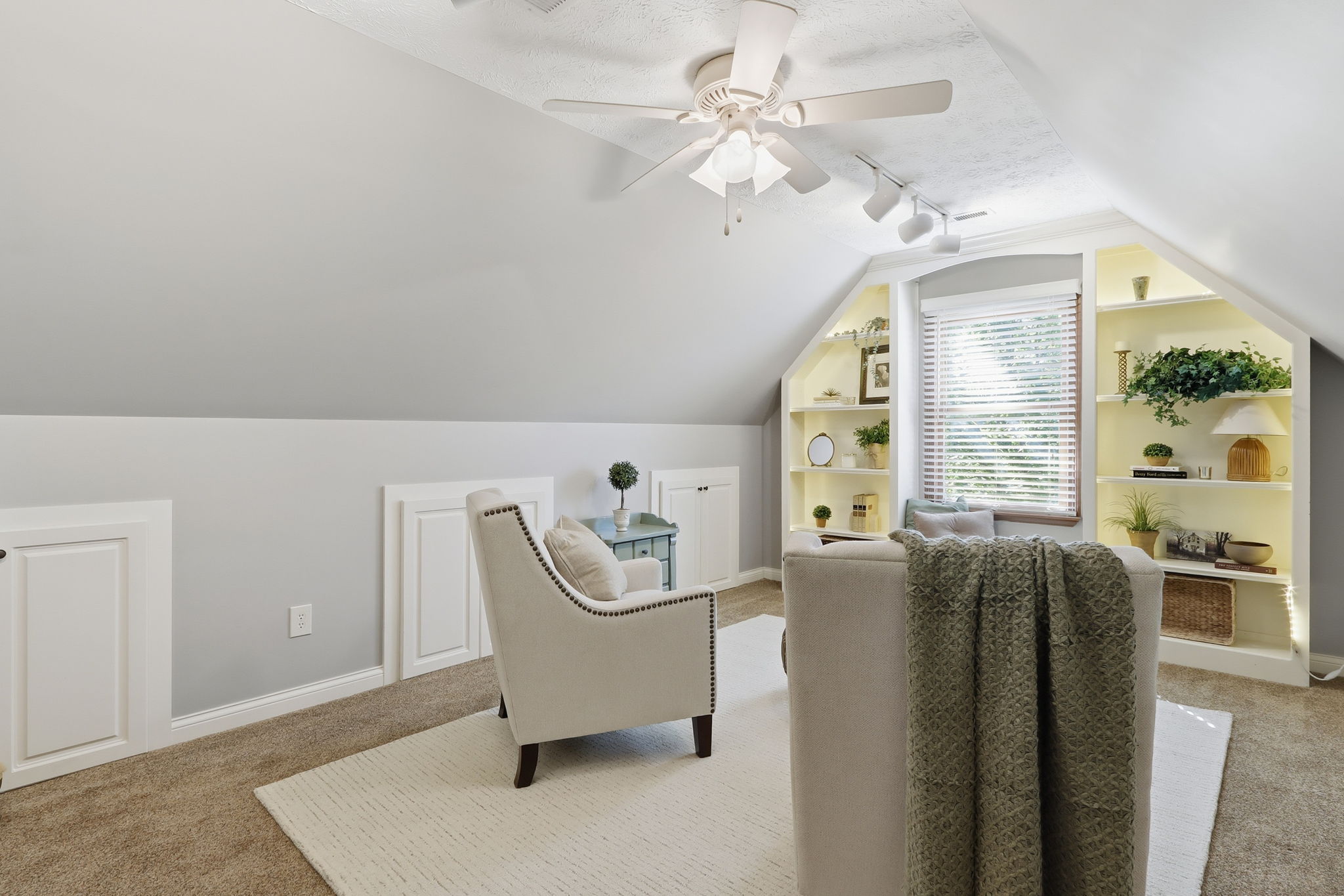  Photo 48