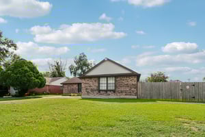 Camphorwood Dr-S0408-024.jpg