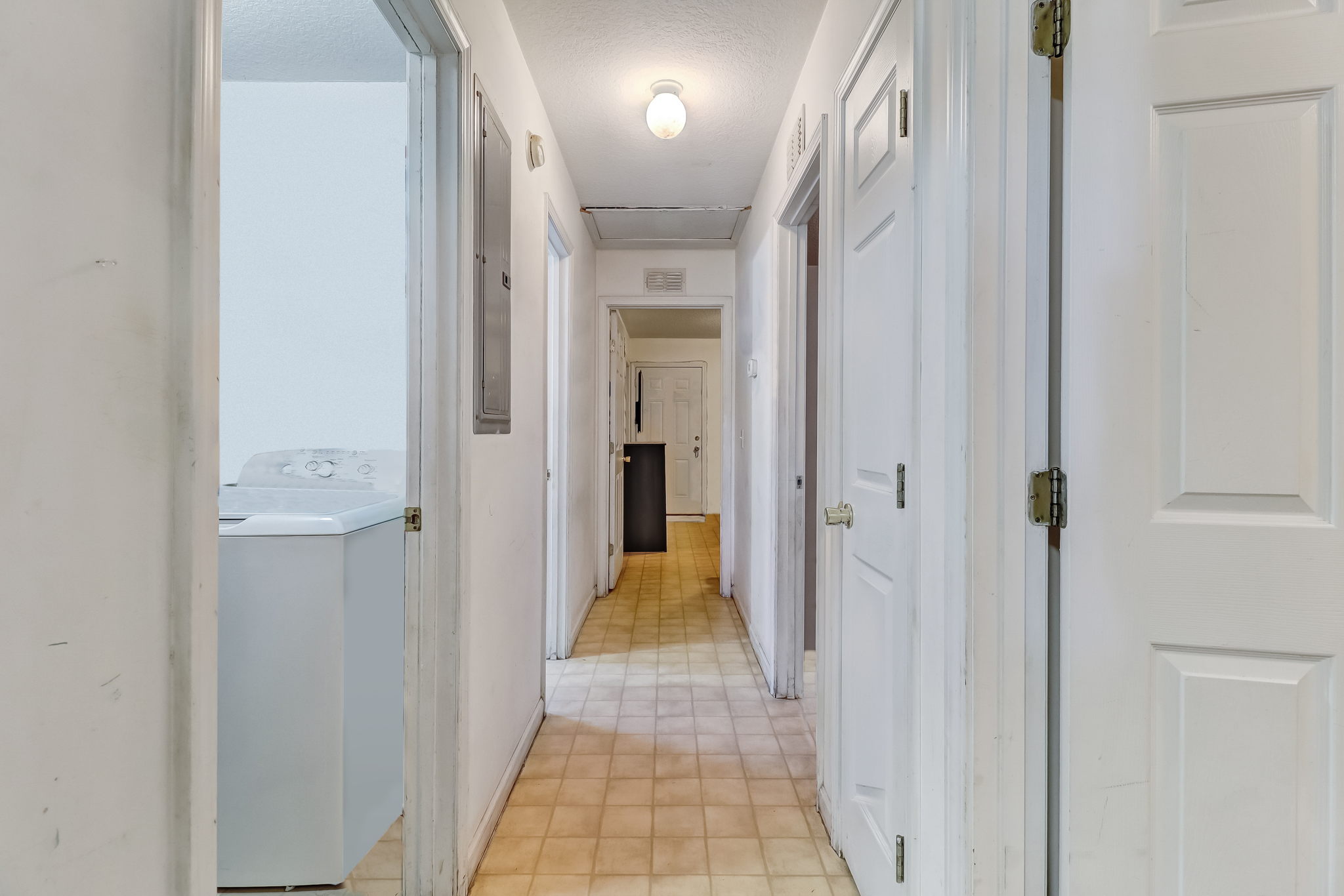 Unit 1121: hallway to bedrooms and bathrooms
