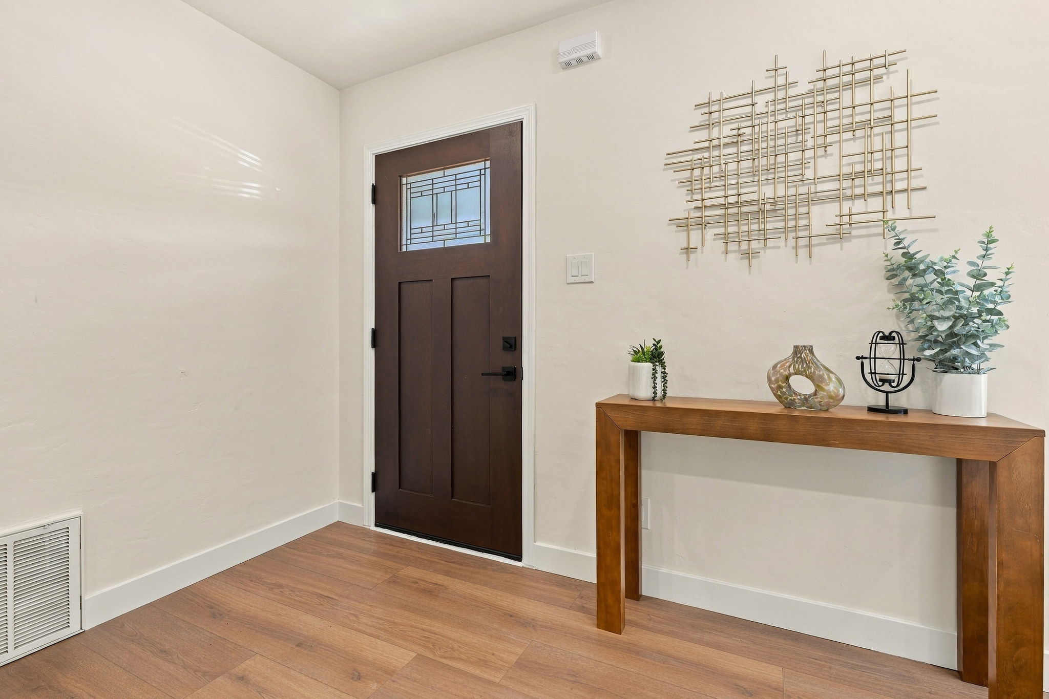 005_F8_1121 Elmer St