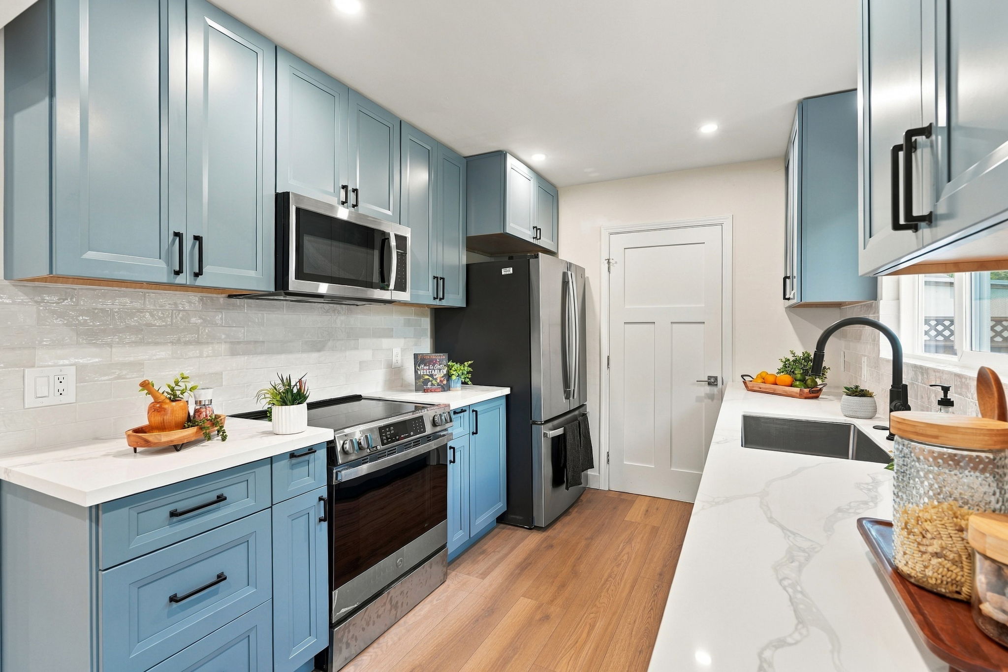 010_F8_1121 Elmer St