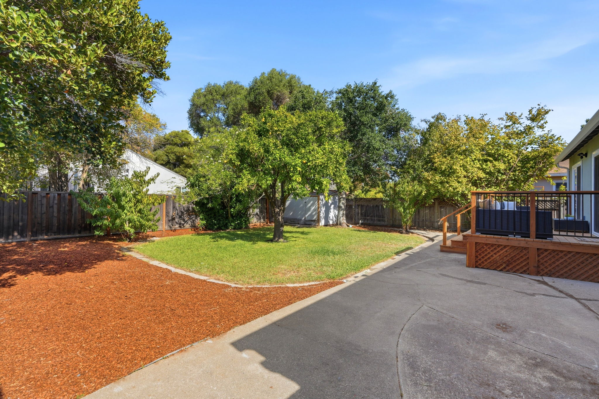 037_F8_1121 Elmer St