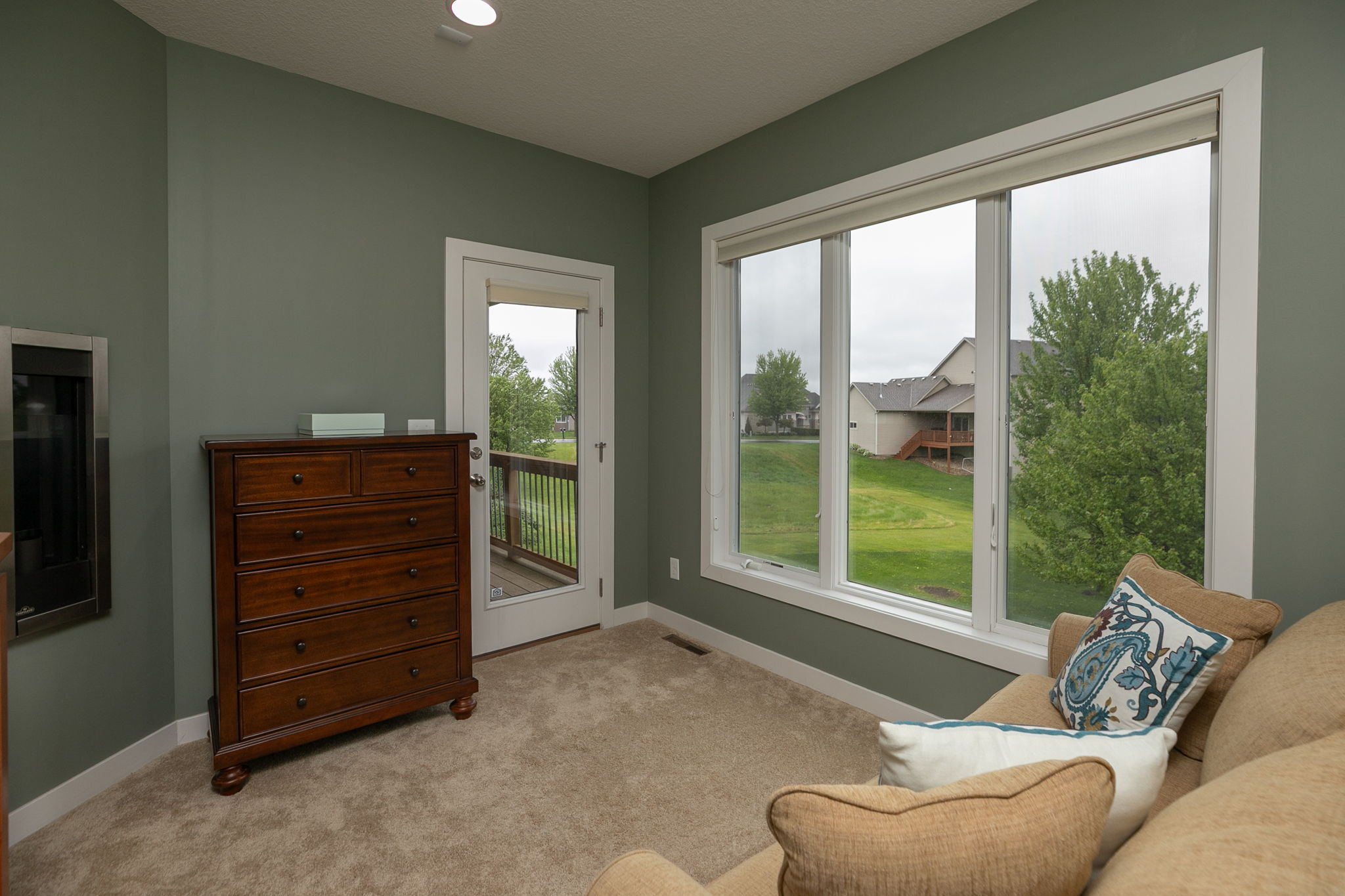 17-Sitting Room