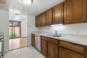 1121 S Plymouth Ct A_005