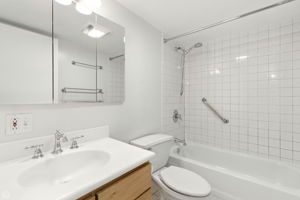 1121 S Plymouth Ct A_013