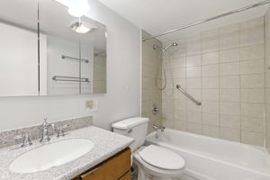 1121 S Plymouth Ct A_017