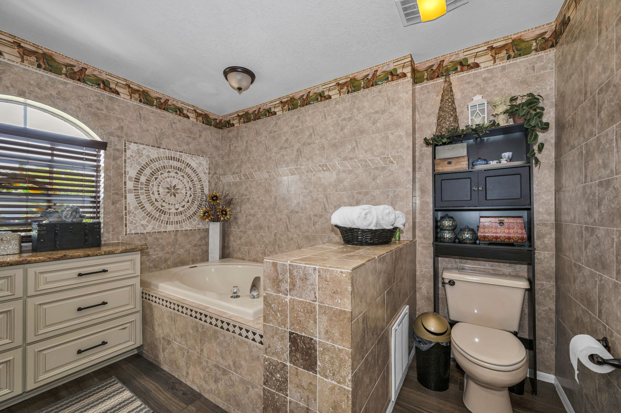 Primary Bathroom 1b