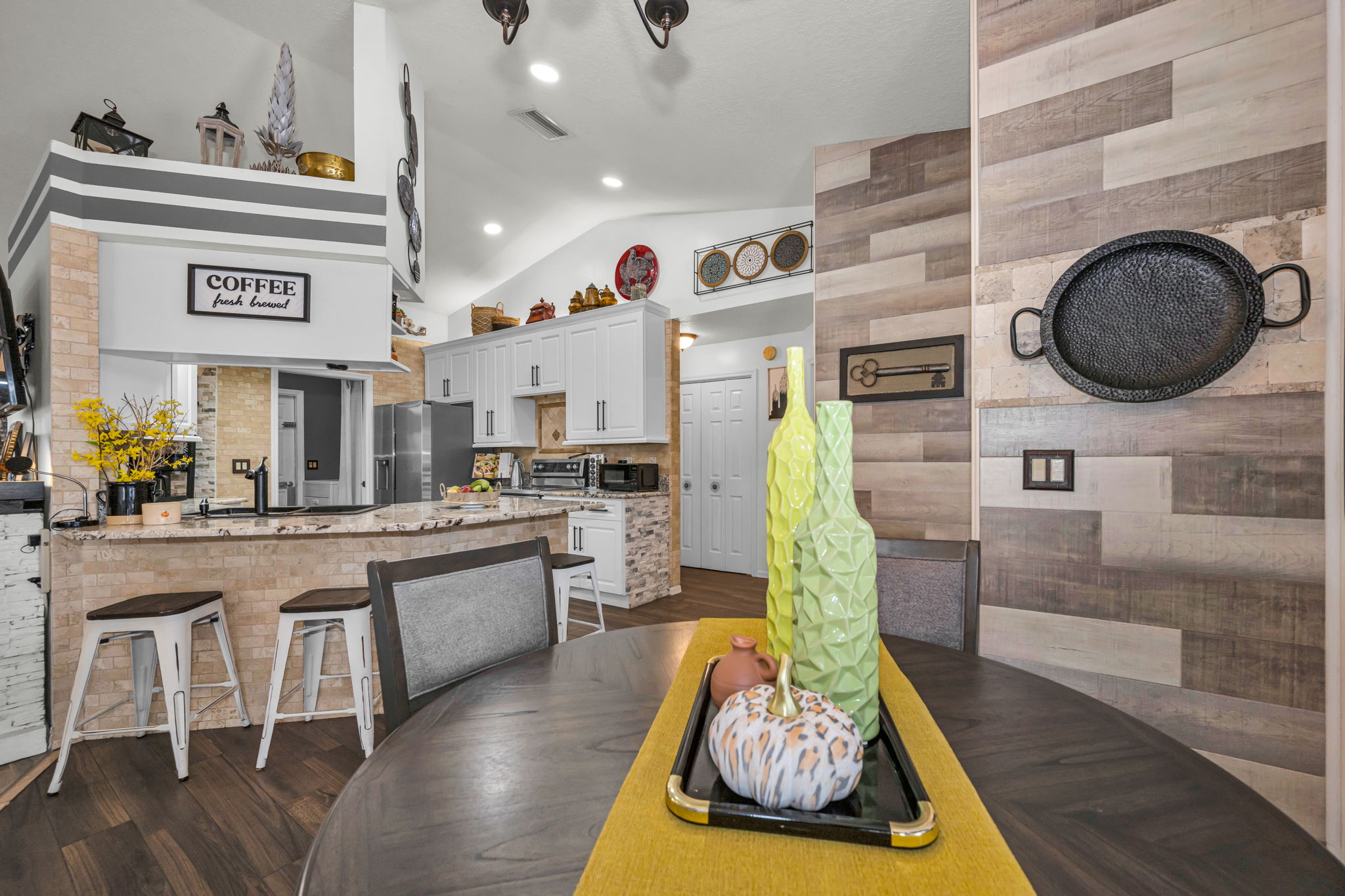 Kitchen Eat-In 3