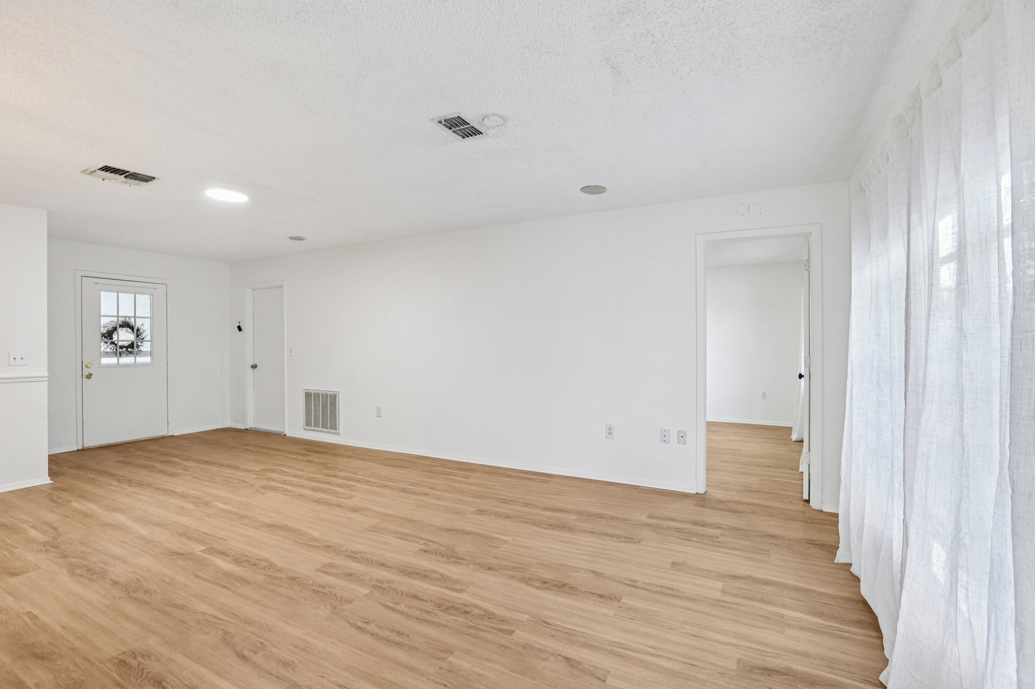 Rollingwood Dr-S0612-006.jpg