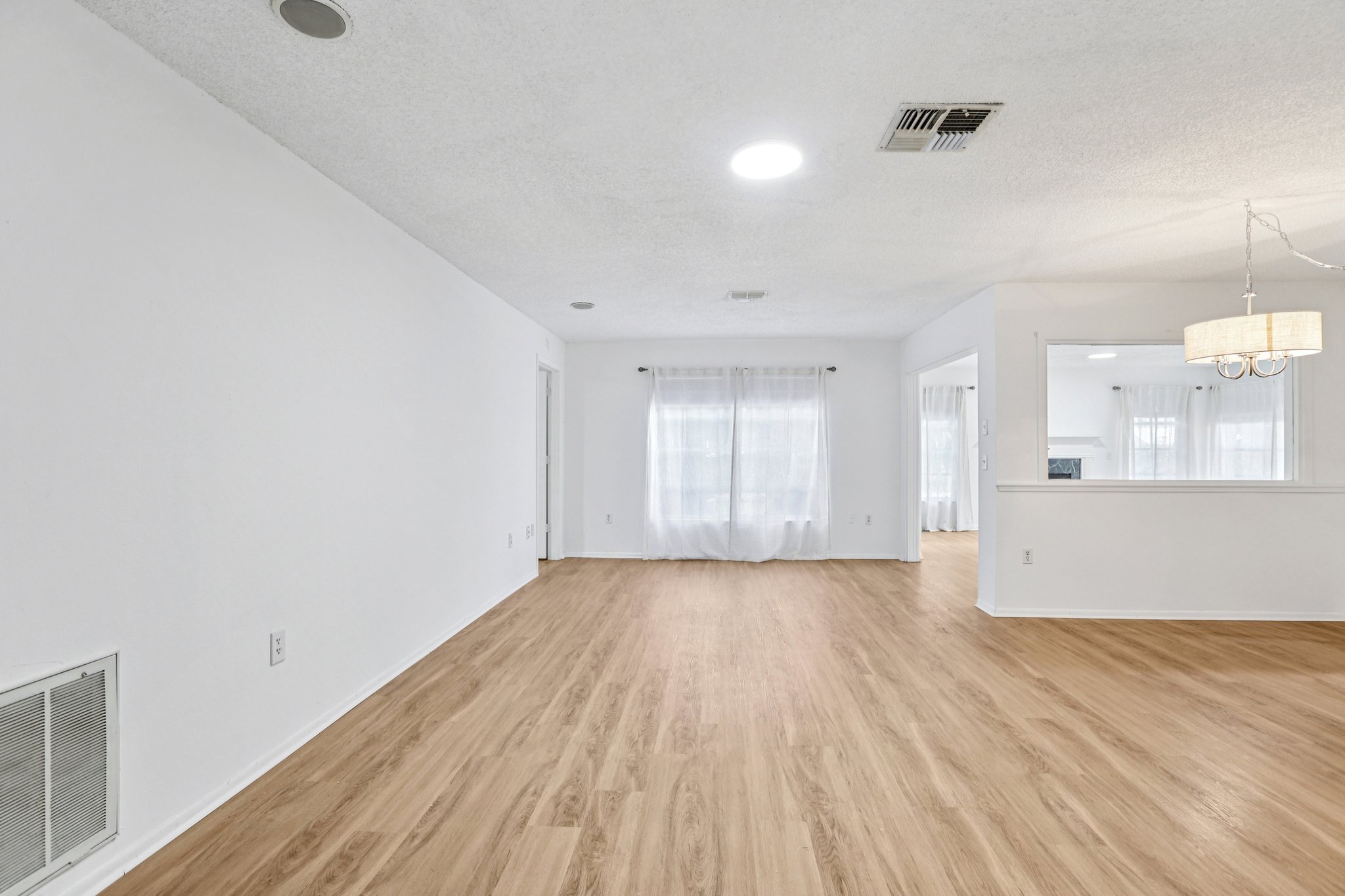 Rollingwood Dr-S0612-007.jpg