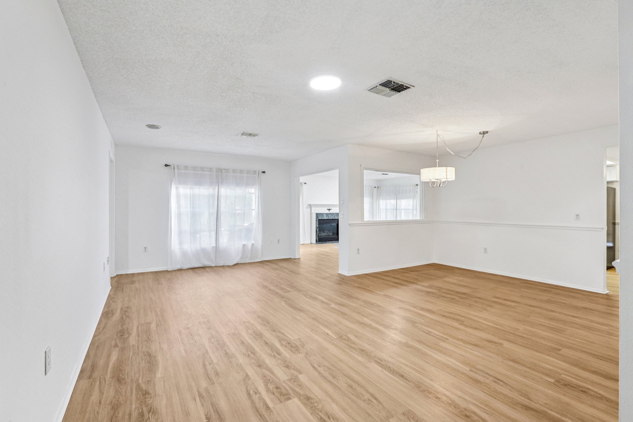 Rollingwood Dr-S0612-008.jpg