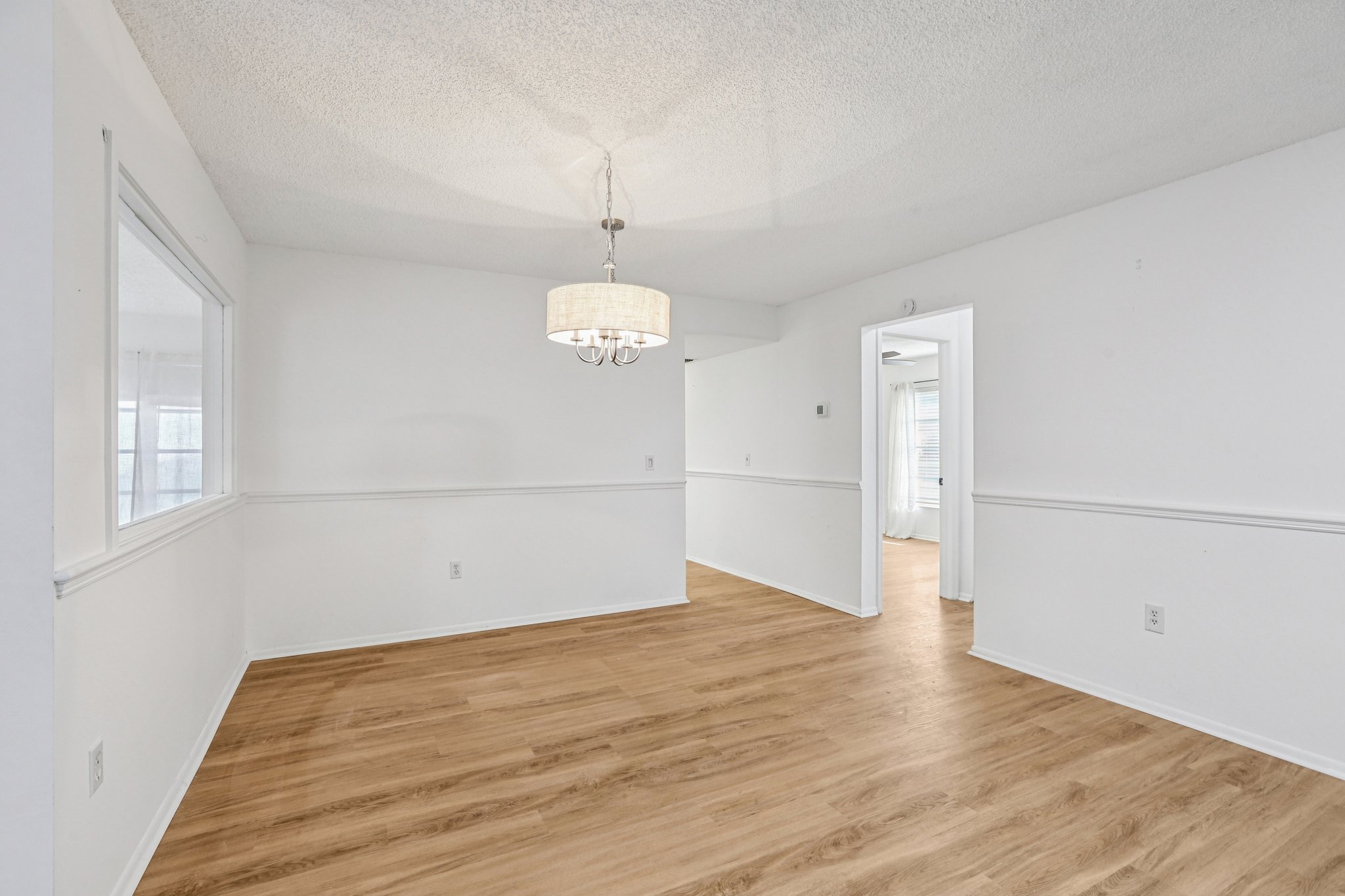 Rollingwood Dr-S0612-016.jpg