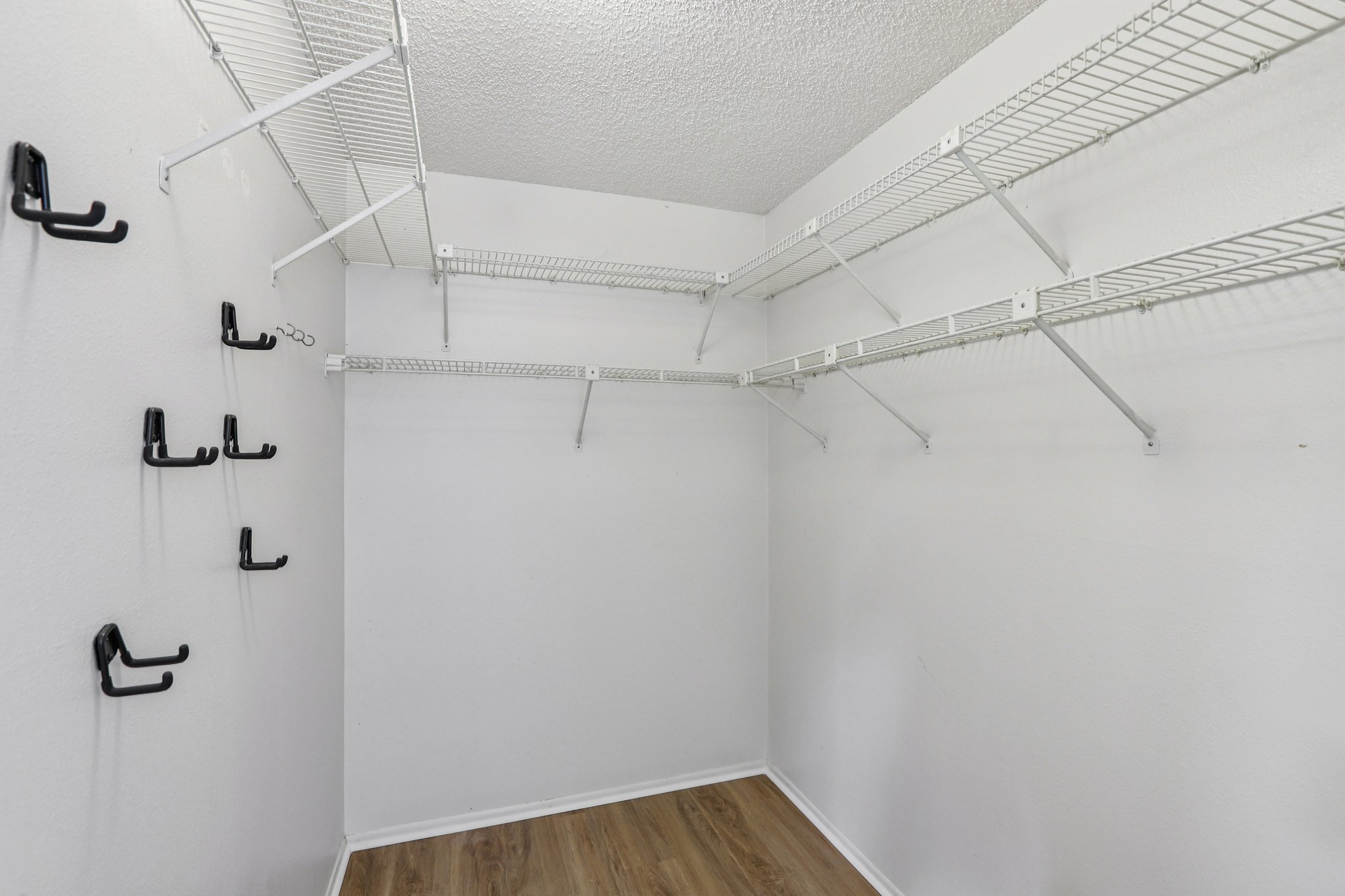 Rollingwood Dr-S0612-029.jpg