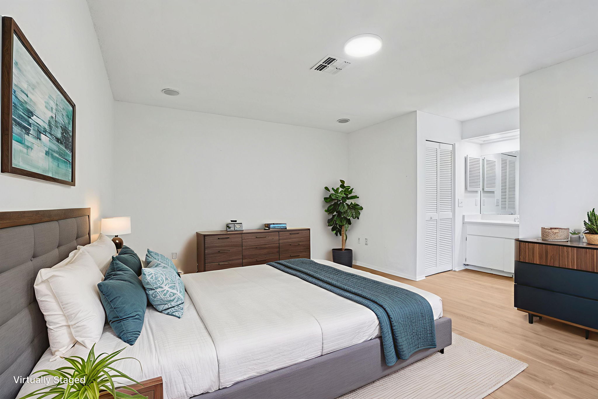 Rollingwood Dr-S0612-026 virtually staged