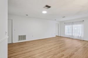 Rollingwood Dr-S0612-009.jpg