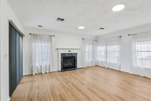 Rollingwood Dr-S0612-012.jpg