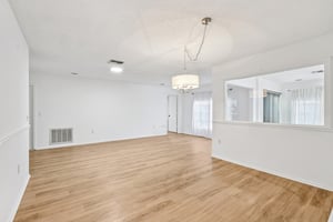 Rollingwood Dr-S0612-017.jpg