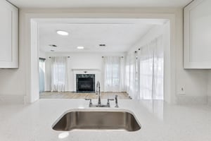 Rollingwood Dr-S0612-021.jpg