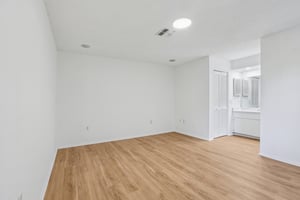 Rollingwood Dr-S0612-026.jpg