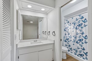 Rollingwood Dr-S0612-028.jpg