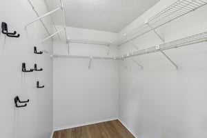 Rollingwood Dr-S0612-029.jpg