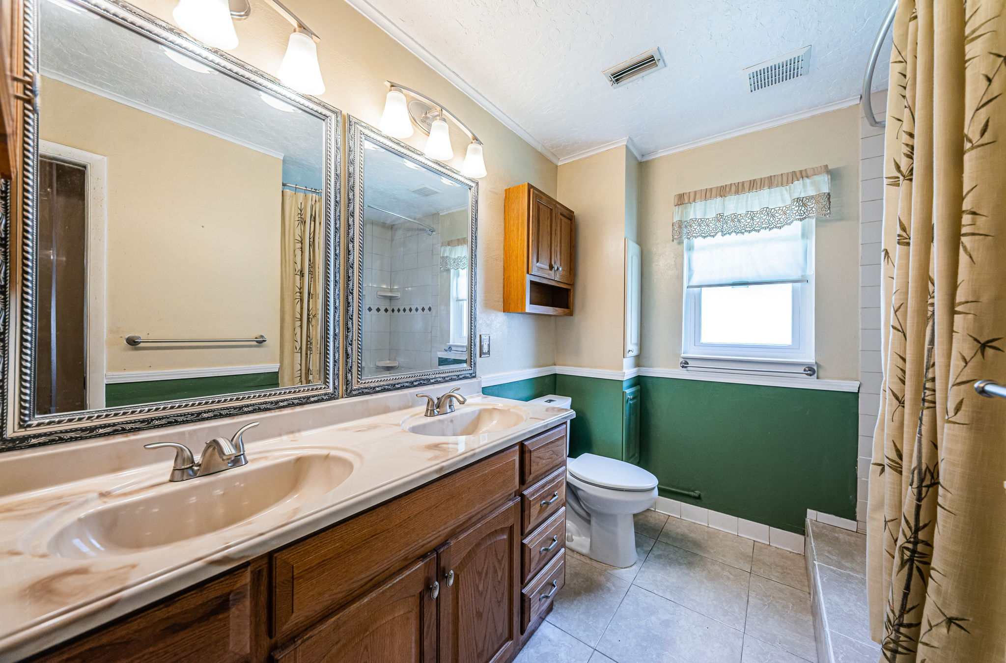 Primary Bathroom 1a-2