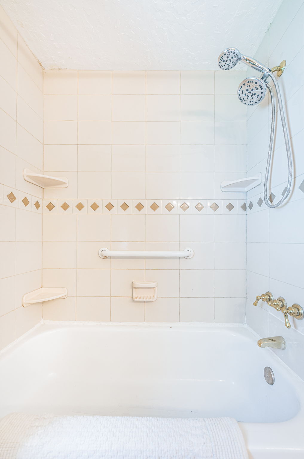 Primary Bathroom 1c-2