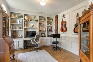 Office/Study with built in shelving and desk